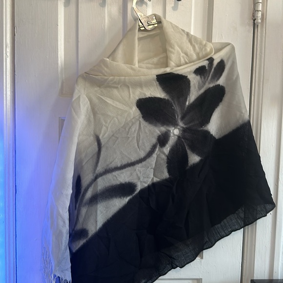 Scarf - Picture 5 of 8